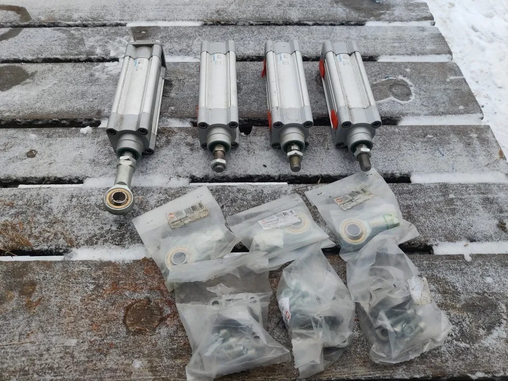 Festo Paineilmasylinteri 4kpl / Uusia, käyttämättömiä