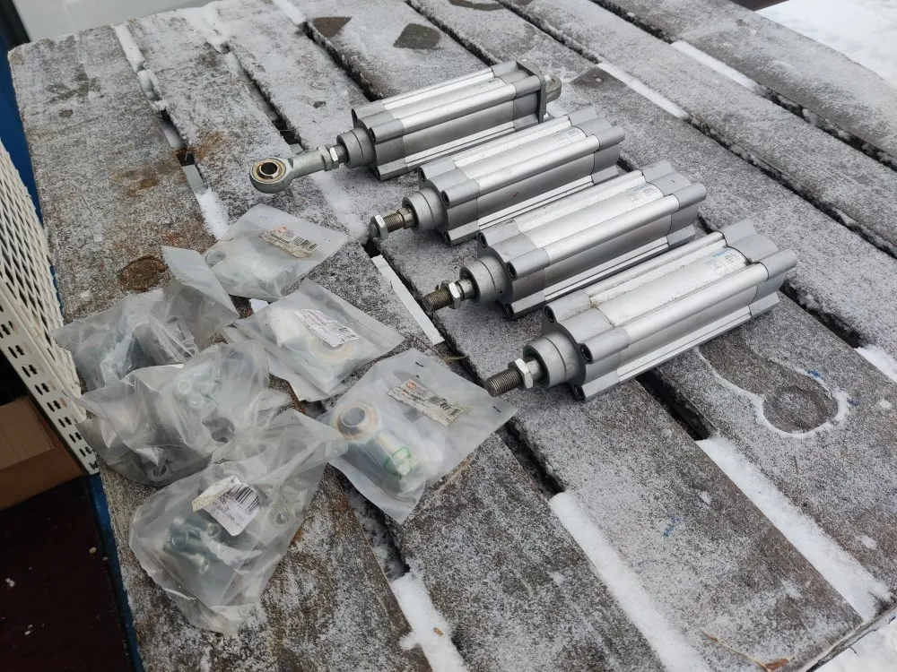 Festo Paineilmasylinteri 4kpl / Uusia, käyttämättömiä