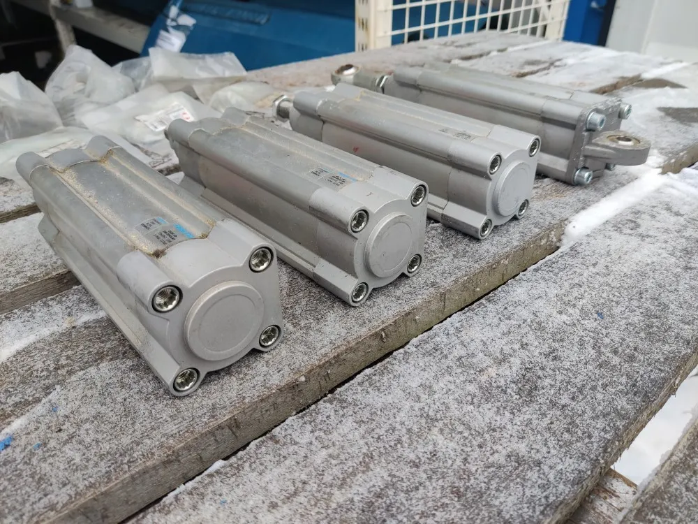 Festo Paineilmasylinteri 4kpl / Uusia, käyttämättömiä