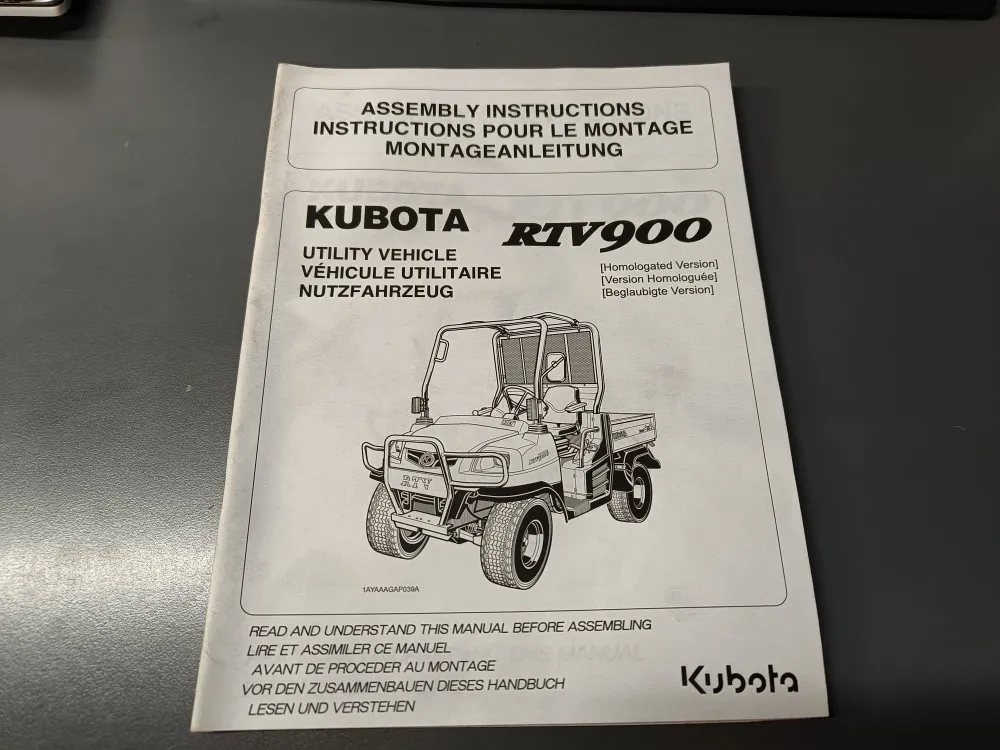 Kubota RTV900 käyttöohjekirja / englanninkielinen ruohonleikkuriin