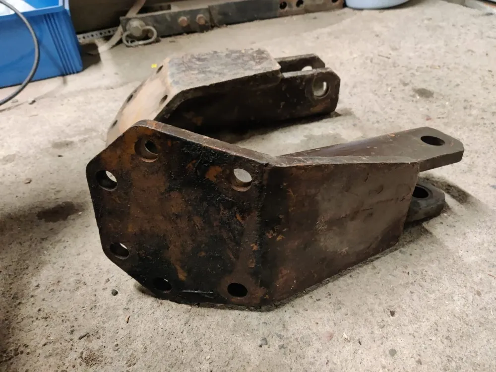 Sivurajoittajan korvakkeet / Fiat 180-90