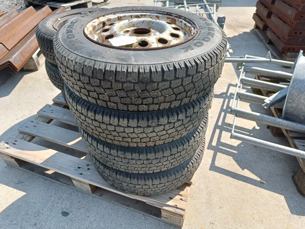 Hankook 155R13 - 4x108 / Nastarenkaat vanteilla