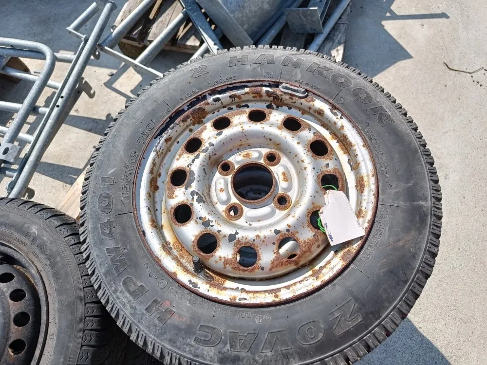 Hankook 155R13 - 4x108 / Nastarenkaat vanteilla