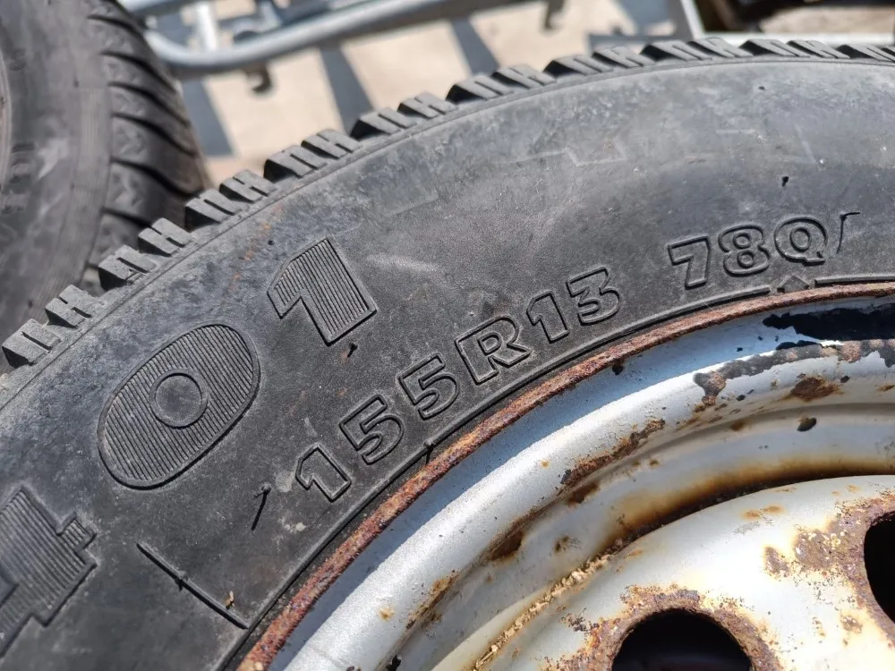 Hankook 155R13 - 4x108 / Nastarenkaat vanteilla