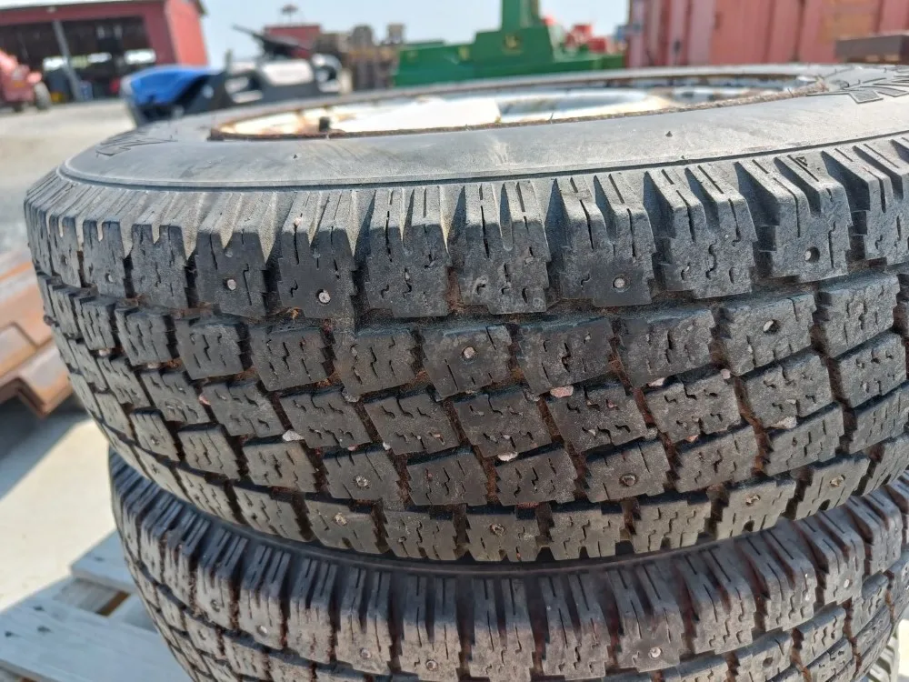 Hankook 155R13 - 4x108 / Nastarenkaat vanteilla