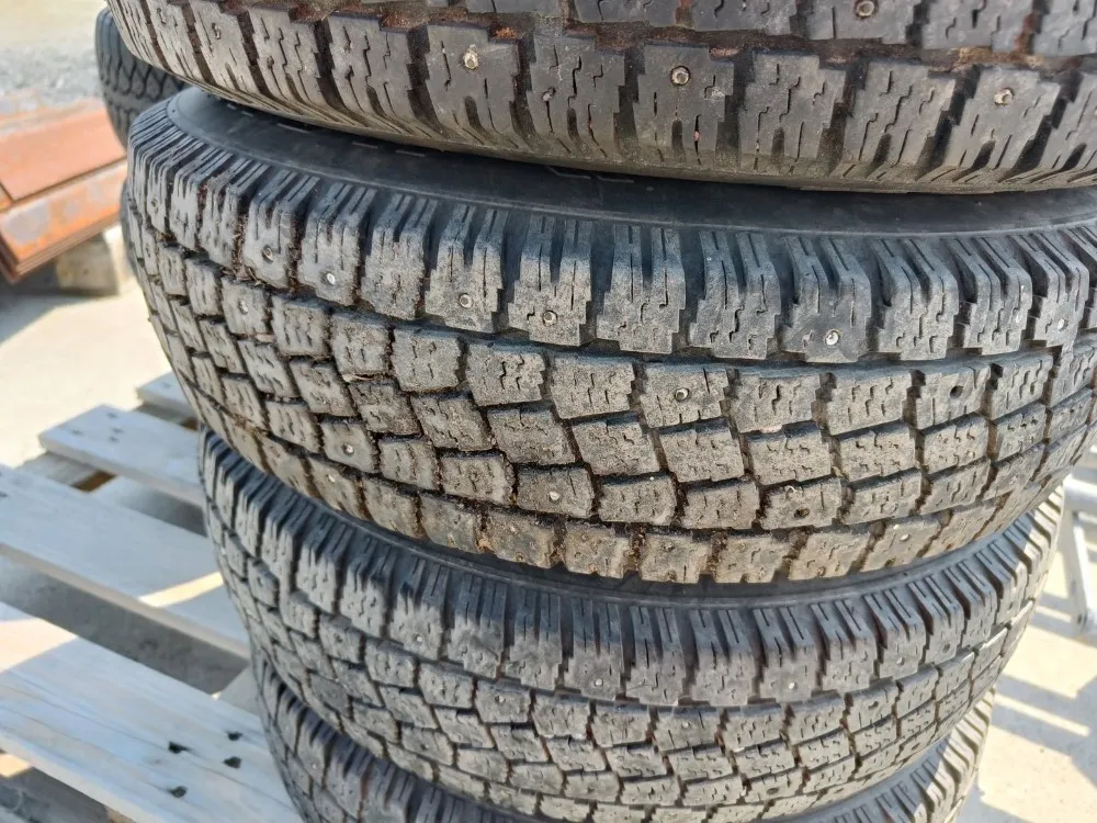 Hankook 155R13 - 4x108 / Nastarenkaat vanteilla