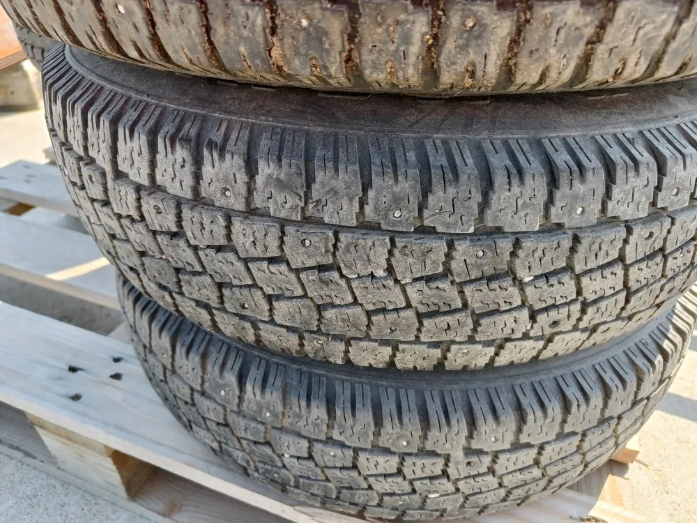 Hankook 155R13 - 4x108 / Nastarenkaat vanteilla