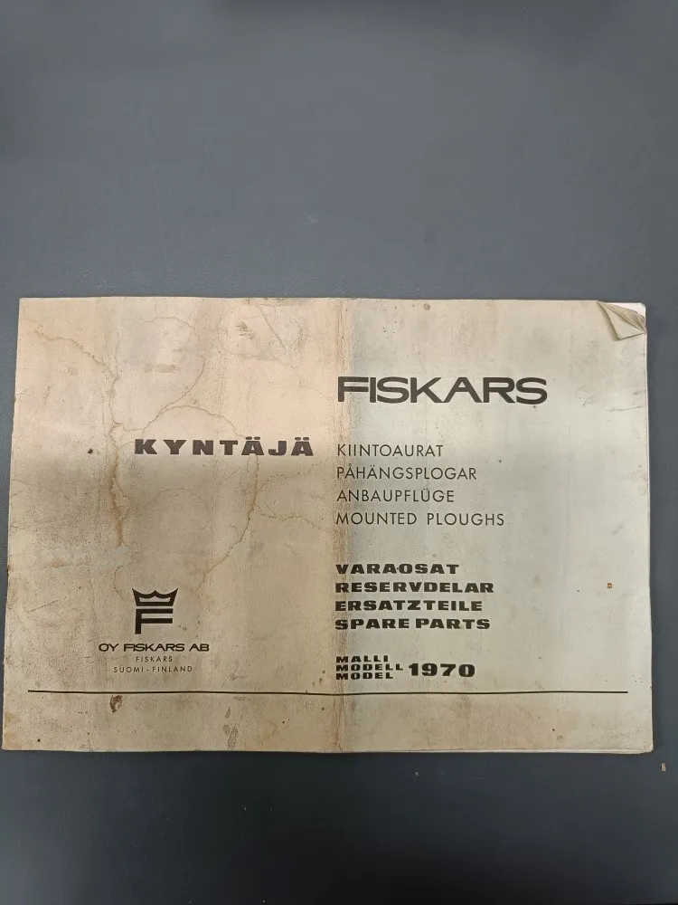Fiskars kyntäjä kiintoaurat malli 1979 / Varaosakirja