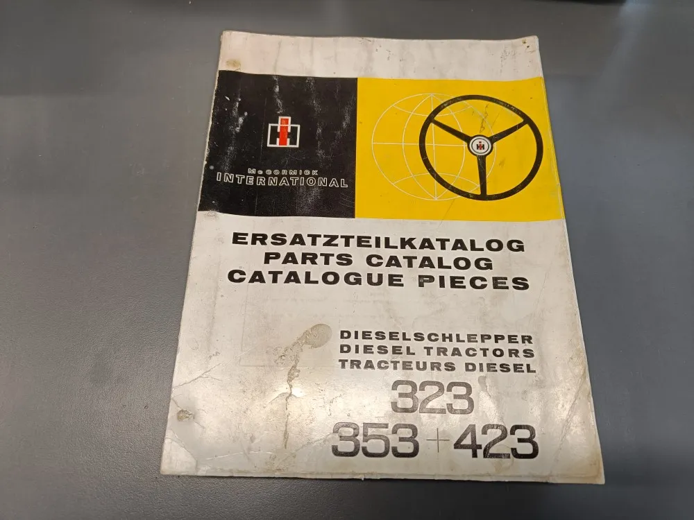 McCORMICK International 323, 353 ja 423 / Traktorin varaosakirja