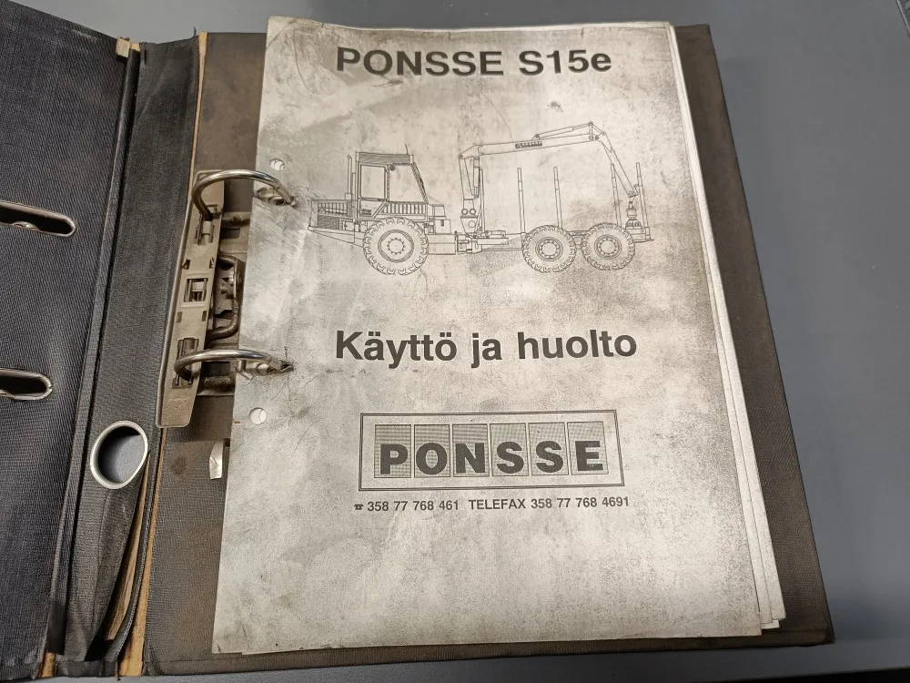 Ponsse S15e metsätraktorin / Käyttö ja huolto, kansioitu