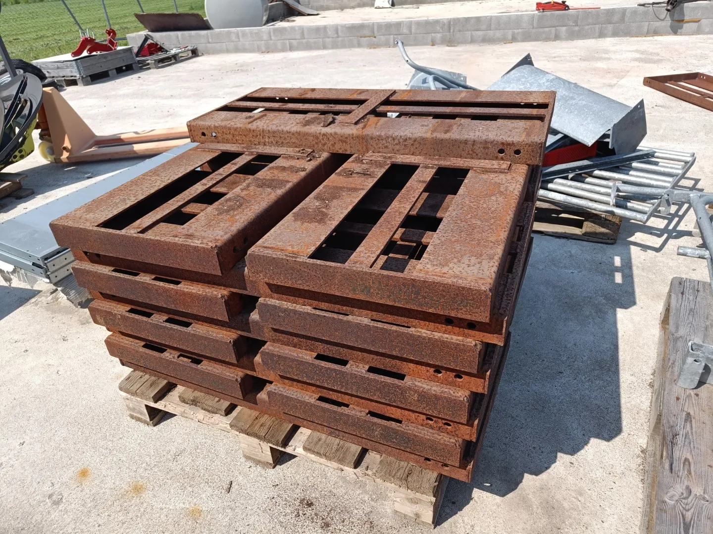 Metallikehikoita 112cm x 50cm - 18kpl / Myydään asiakkaan lukuun
