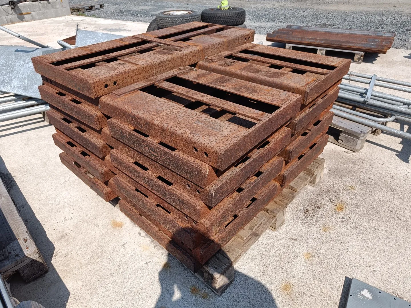 Metallikehikoita 112cm x 50cm - 18kpl / Myydään asiakkaan lukuun