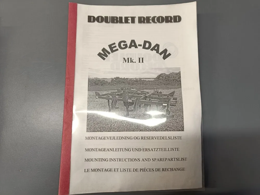 Double record mega-dan mk. 11 / Maanmuokkauskoneen ohjekirja