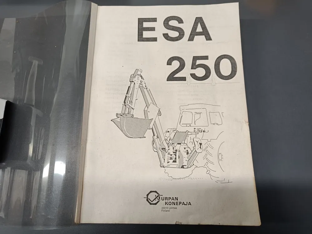Esa 250 maatila- ja yleiskaivurin / Käyttöohje