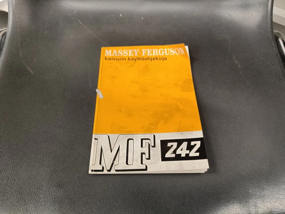 Massey Ferguson 242 / Kaivurin käyttöohjekirja