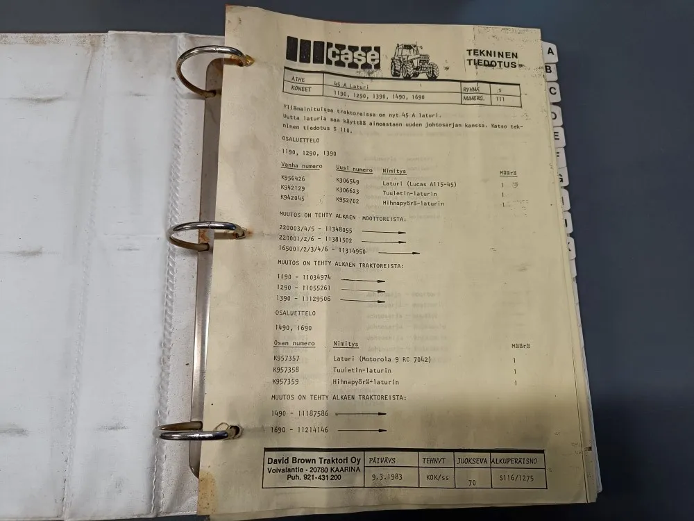 David Brown Case 90-sarja / Teknisiä tiedotteita, kaksi kansiota