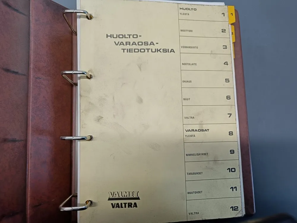 Valtra traktorin 1978 / Varaosa- ja huolto -tiedotukset