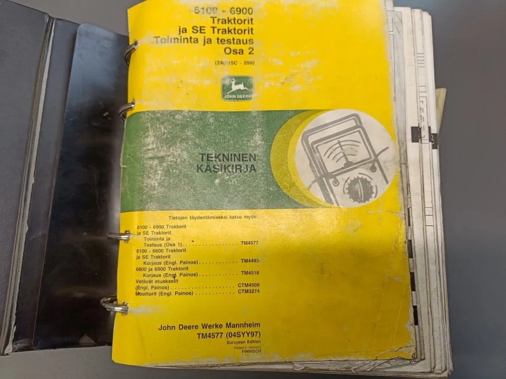 John Deere traktorit 6100-6900, SE-traktorit / Toiminta ja testaus, 2 kansiota
