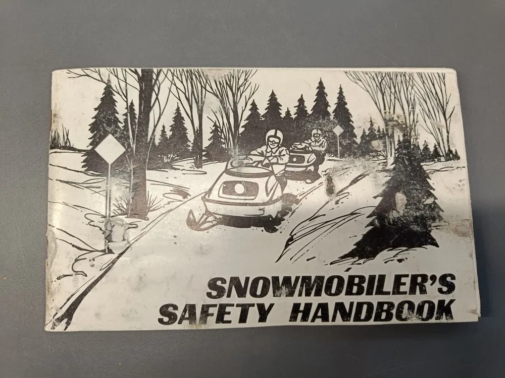Moottorikelkkailijan turvallisuusohjeet / Englanninkielinen