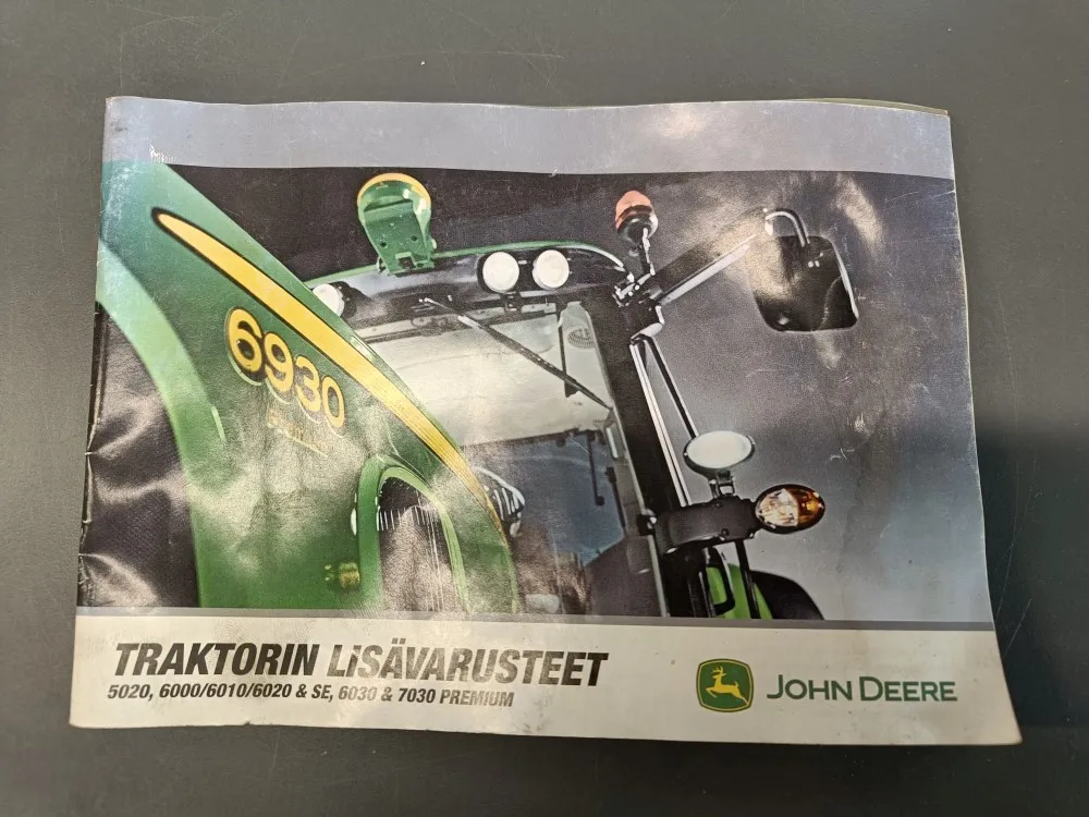 John Deere traktorin lisävarusteet / Esite