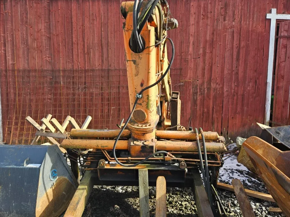 Hiab 1165 nosturi hydraulijatkolla / tuppisovitteet, myydään asiakkaan lukuun