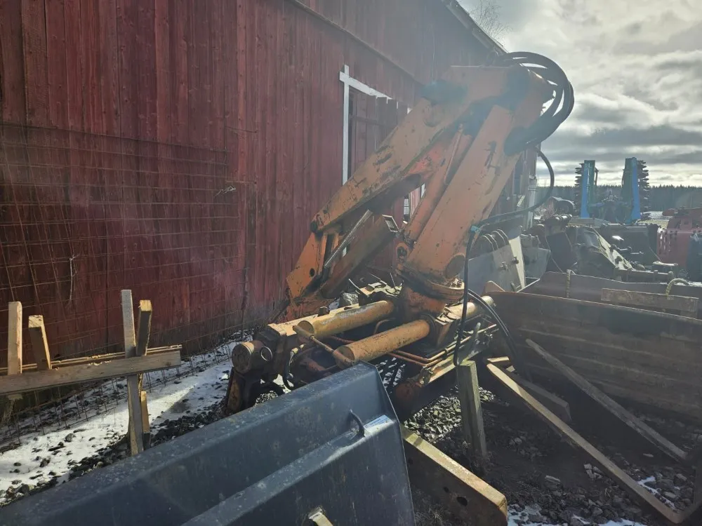 Hiab 1165 nosturi hydraulijatkolla / tuppisovitteet, myydään asiakkaan lukuun