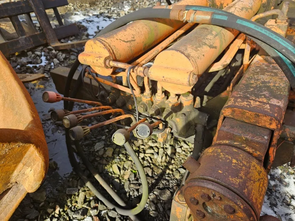 Hiab 1165 nosturi hydraulijatkolla / tuppisovitteet, myydään asiakkaan lukuun