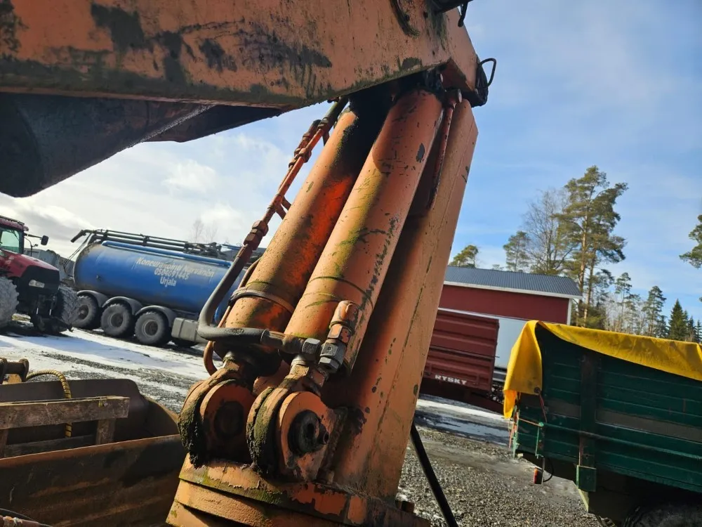 Hiab 1165 nosturi hydraulijatkolla / tuppisovitteet, myydään asiakkaan lukuun