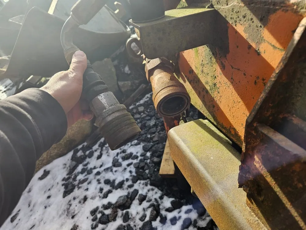 Hiab 1165 nosturi hydraulijatkolla / tuppisovitteet, myydään asiakkaan lukuun