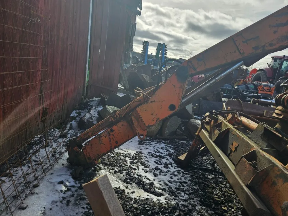 Hiab 1165 nosturi hydraulijatkolla / tuppisovitteet, myydään asiakkaan lukuun
