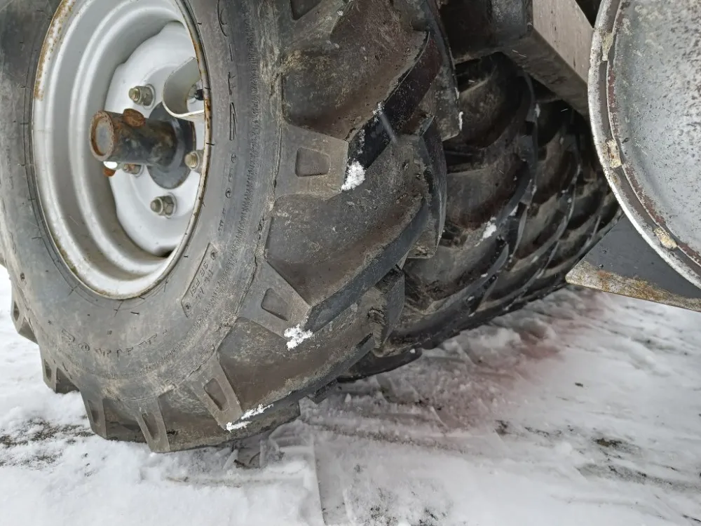 Junkkari Simulta S3000T / takapyöräkone kiekkovantailla