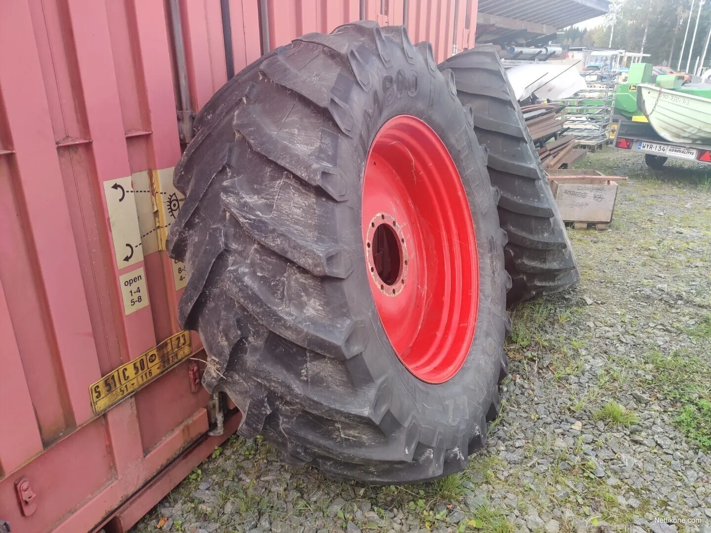 Fendt 818 takarenkaat vanteineen / rengaskoko 650/65R42 Pirelli renkaat