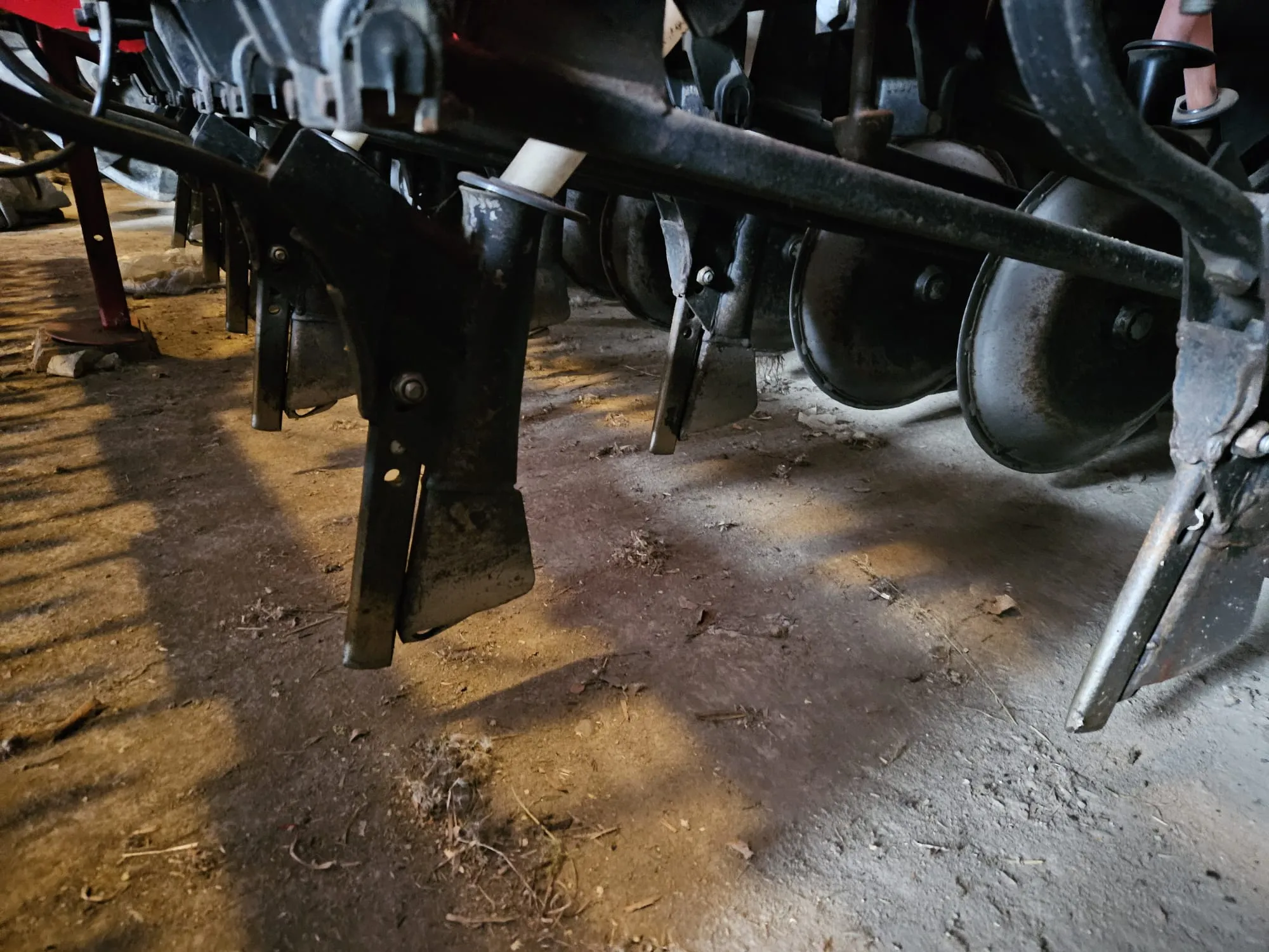 Junkkari Simulta 3000T / kylvölannoitin kiekkovantaat takana