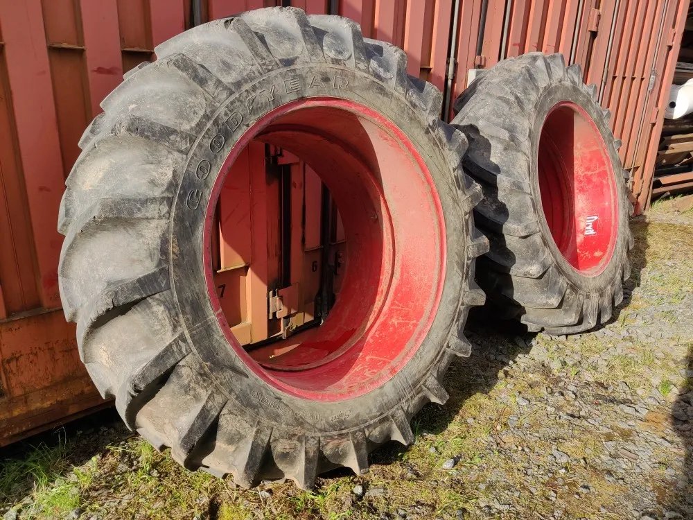 Paripyörät 16.9x38 / Raju vanteilla, kiinnikkeet mukana