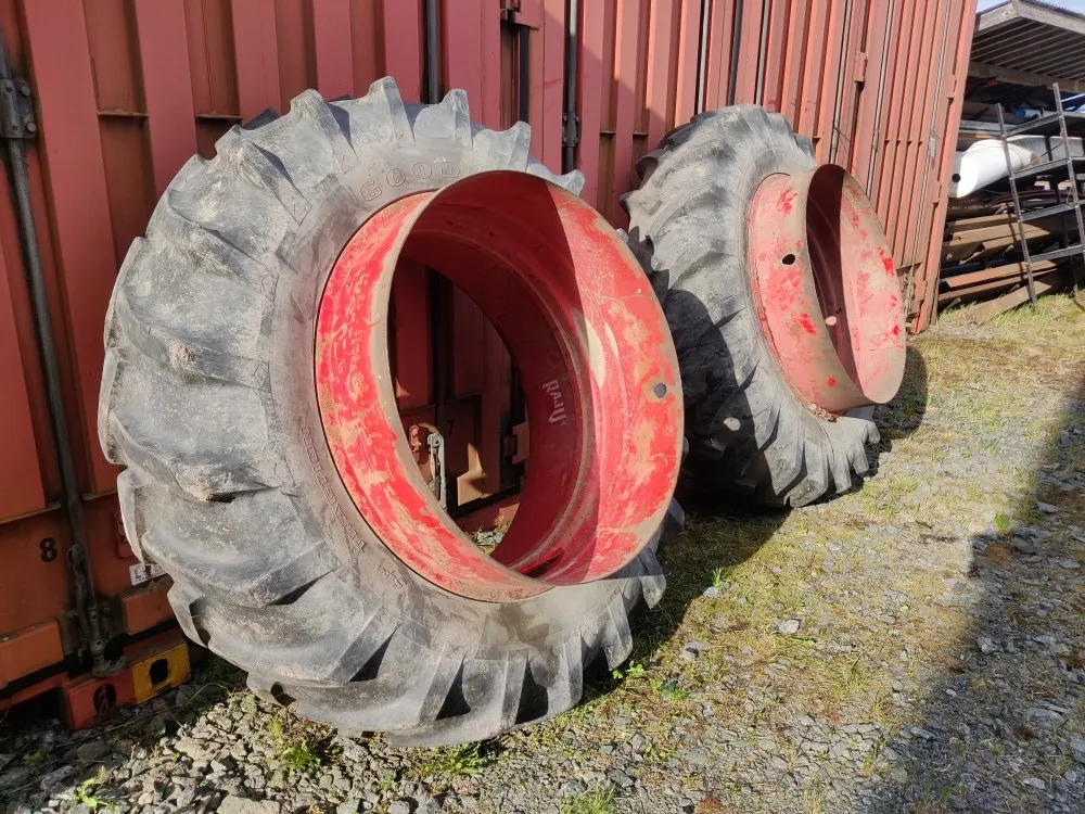Paripyörät 16.9x38 / Raju vanteilla, kiinnikkeet mukana