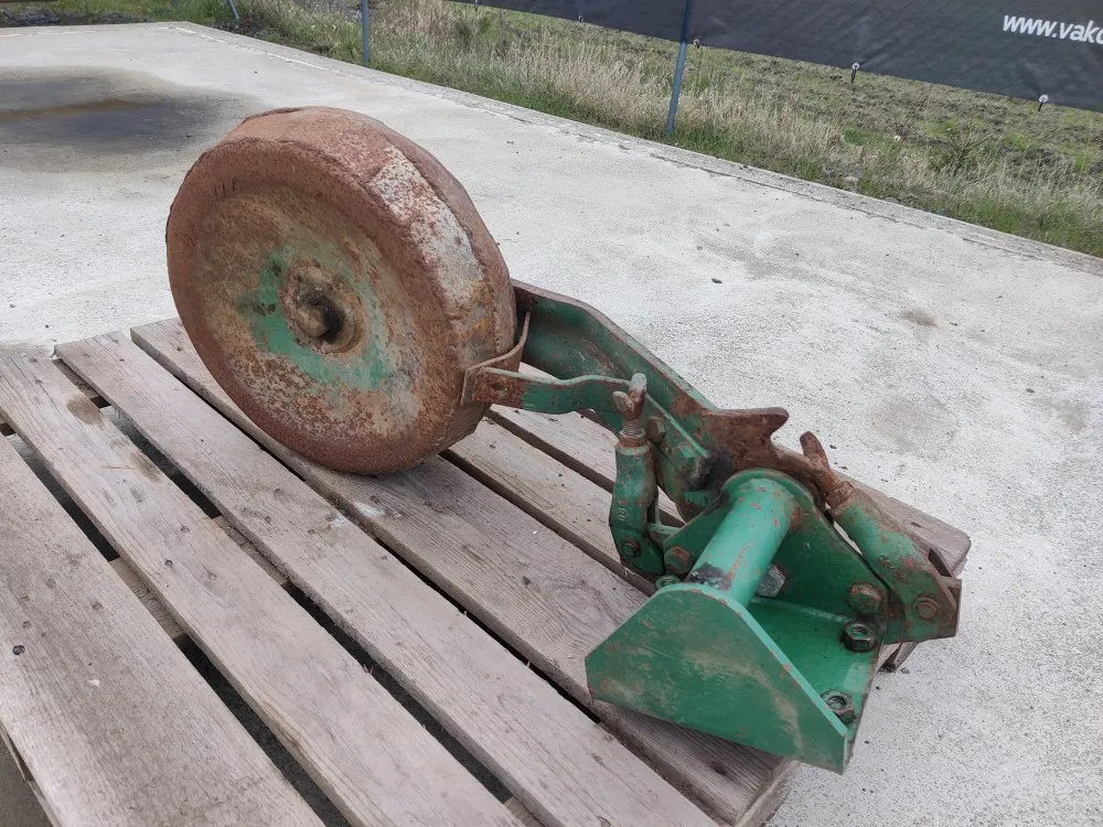 Tukipyörä Kverneland E8 paluuauraan /