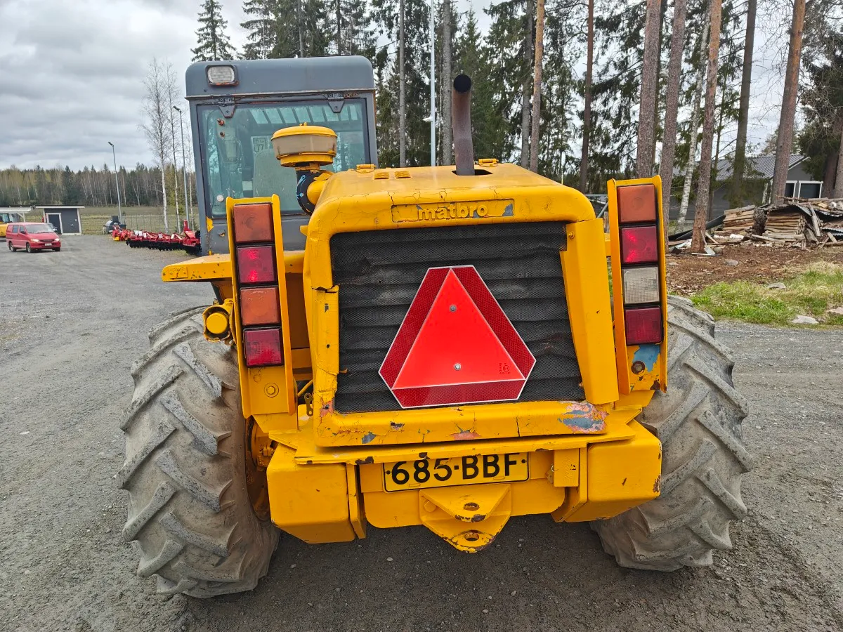 Matbro 280 kurottaja / Mukana kauha ja trukkipiikit - VIDEO