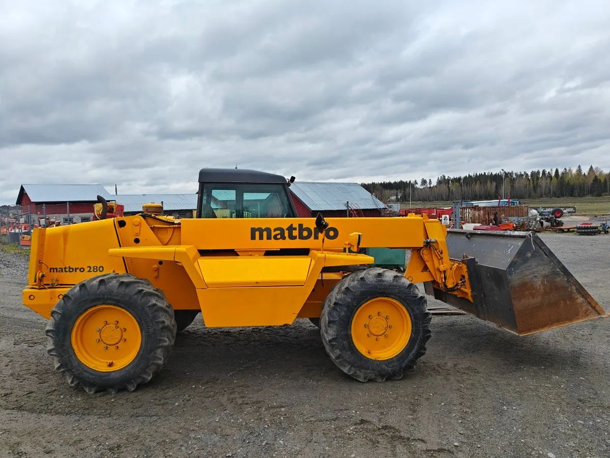 Matbro 280 kurottaja / Mukana kauha ja trukkipiikit - VIDEO