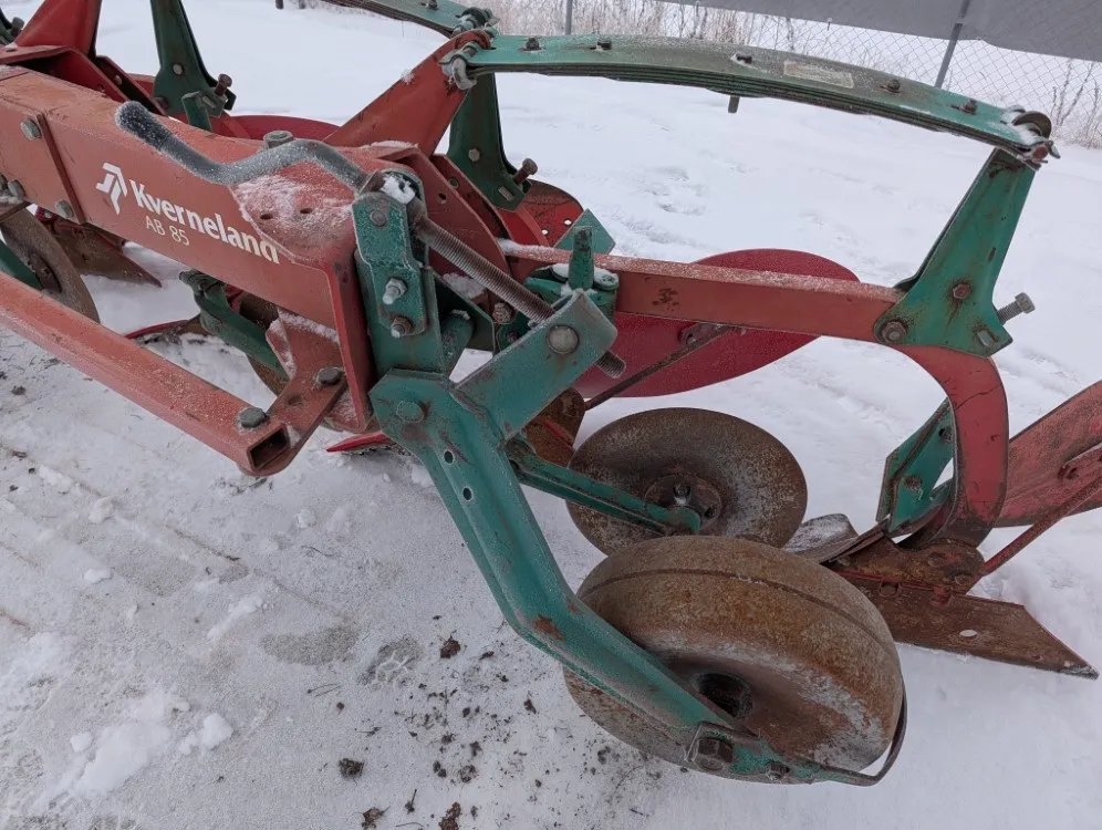 Kverneland AD85 Variomat 4-siipinen / Hydraulinen viilunsäätö, katso video!