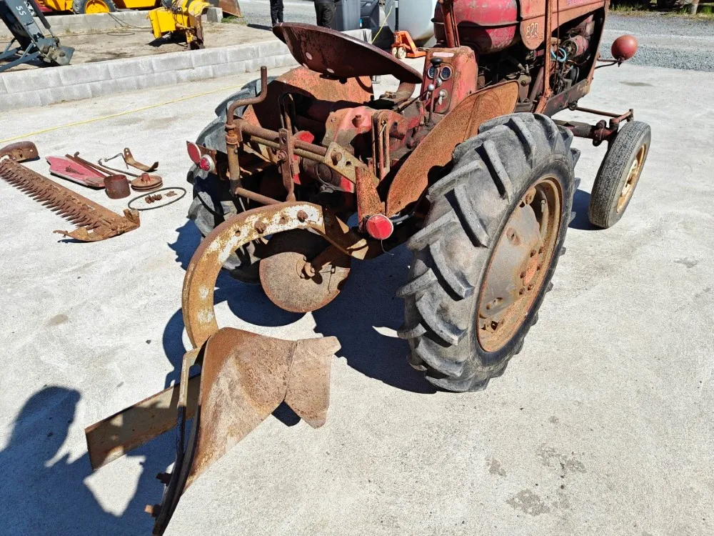 Massey Harris 820D / Harvinainen 2-sylinterinen diesel