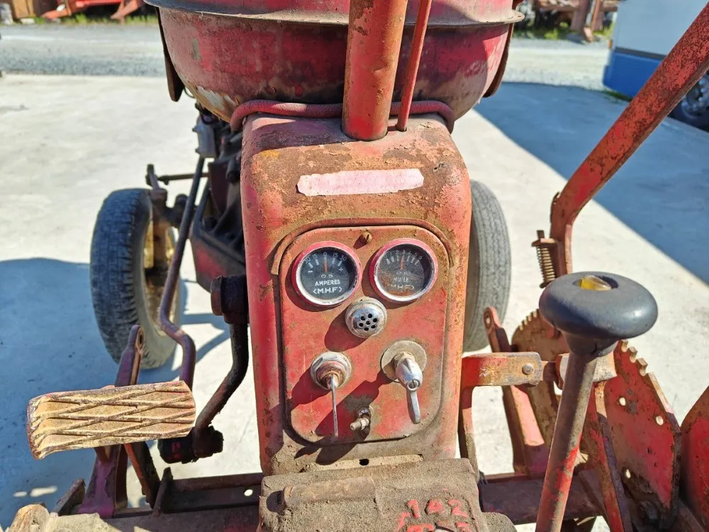 Massey Harris 820D / Harvinainen 2-sylinterinen diesel