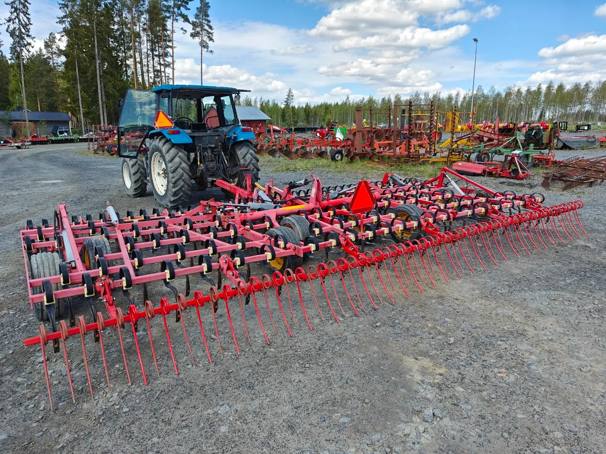 Väderstad NZE 700cm äes / Hydraulinen crossboard etulata - VIDEO