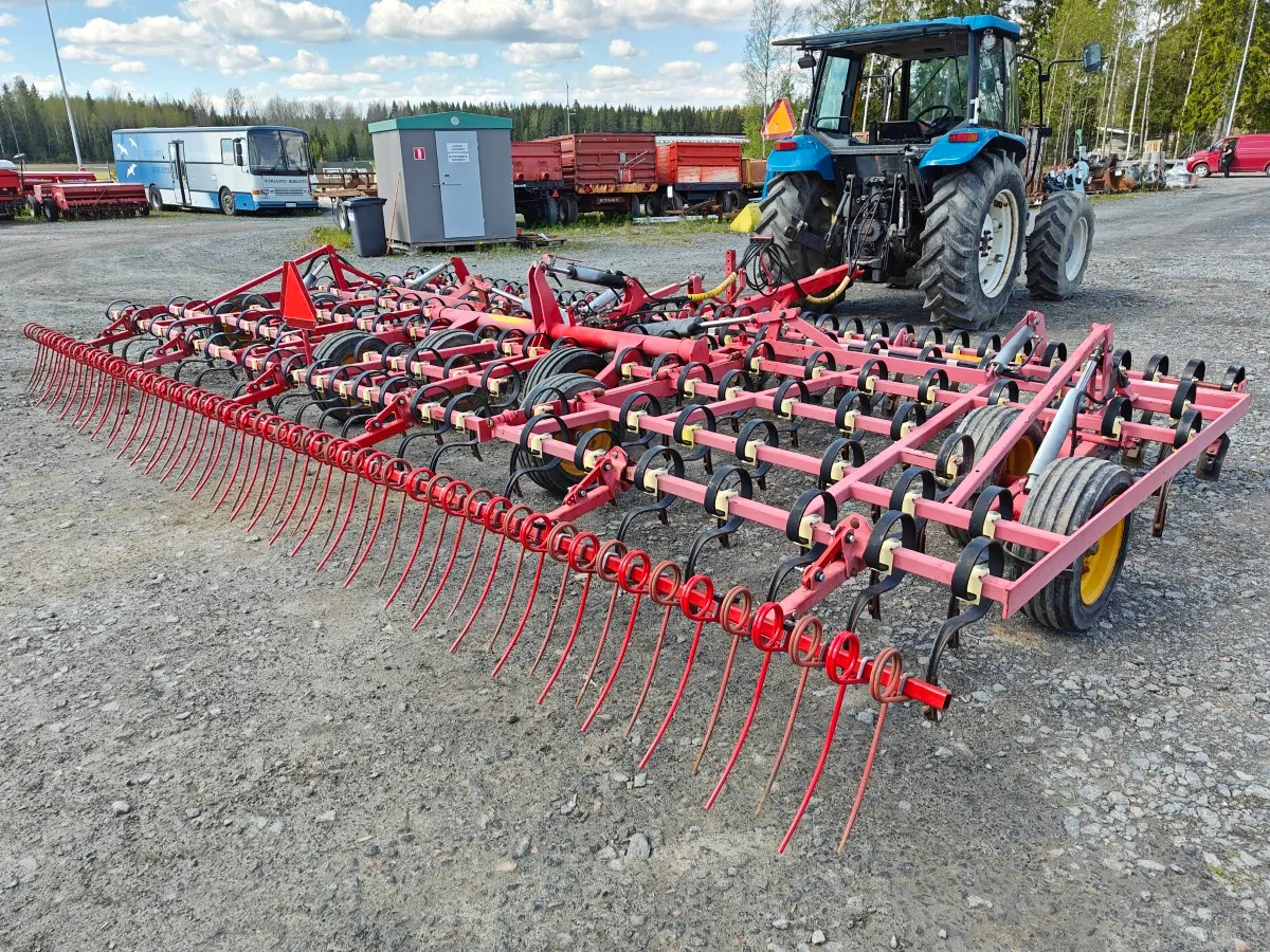 Väderstad NZE 700cm äes / Hydraulinen crossboard etulata - VIDEO