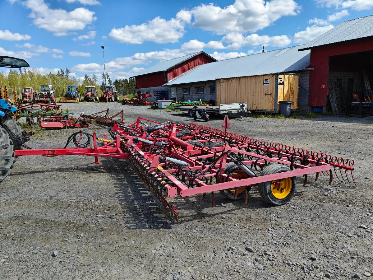 Väderstad NZE 700cm äes / Hydraulinen crossboard etulata - VIDEO