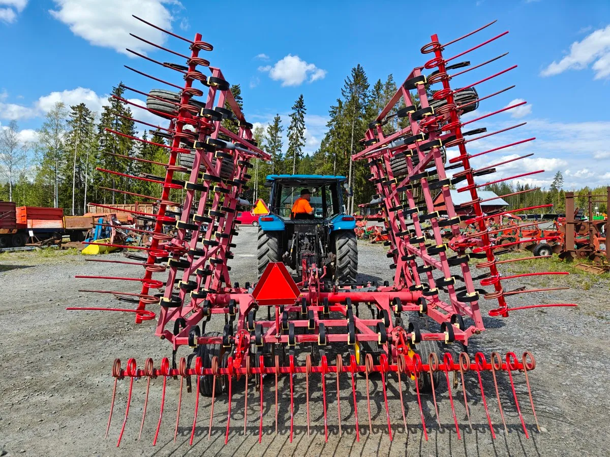 Väderstad NZE 700cm äes / Hydraulinen crossboard etulata - VIDEO