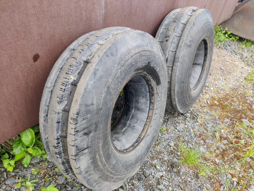 Traktorin eturenkaat 2kpl / Rengaskoko 10.00-16