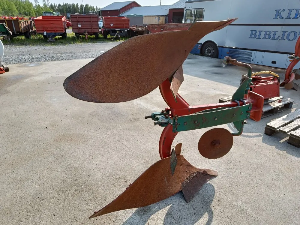 Kverneland E8 paluuauran siipipari / 16 tuumainen
