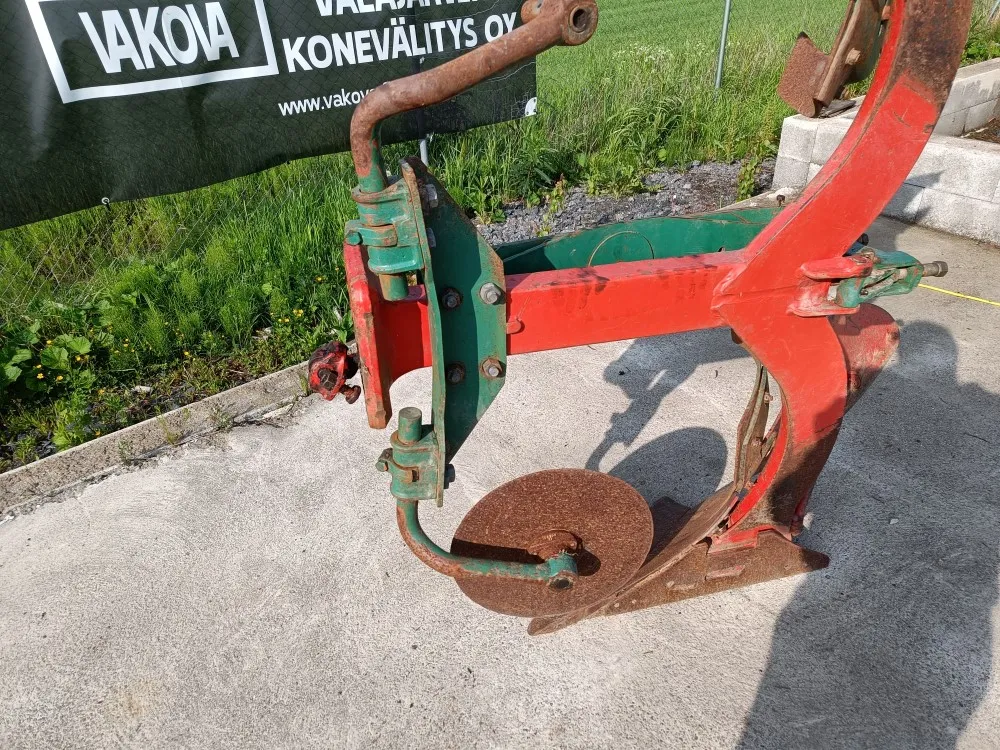 Kverneland E8 paluuauran siipipari / 16 tuumainen