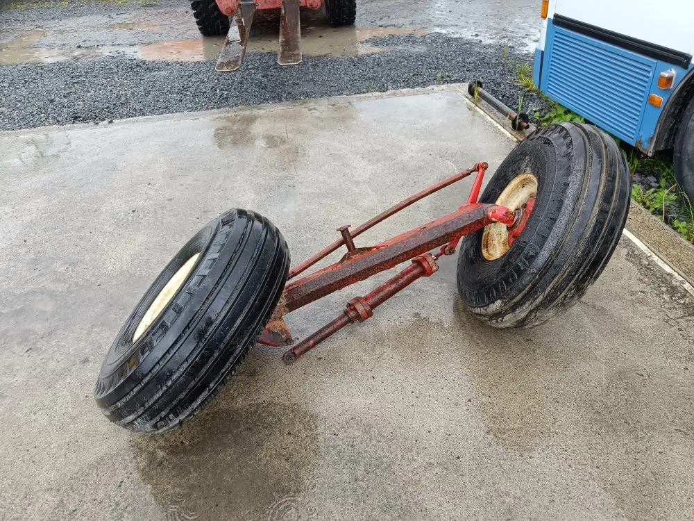 Sampo 410 leikkuupuimurin / täydellinen taka-akseli