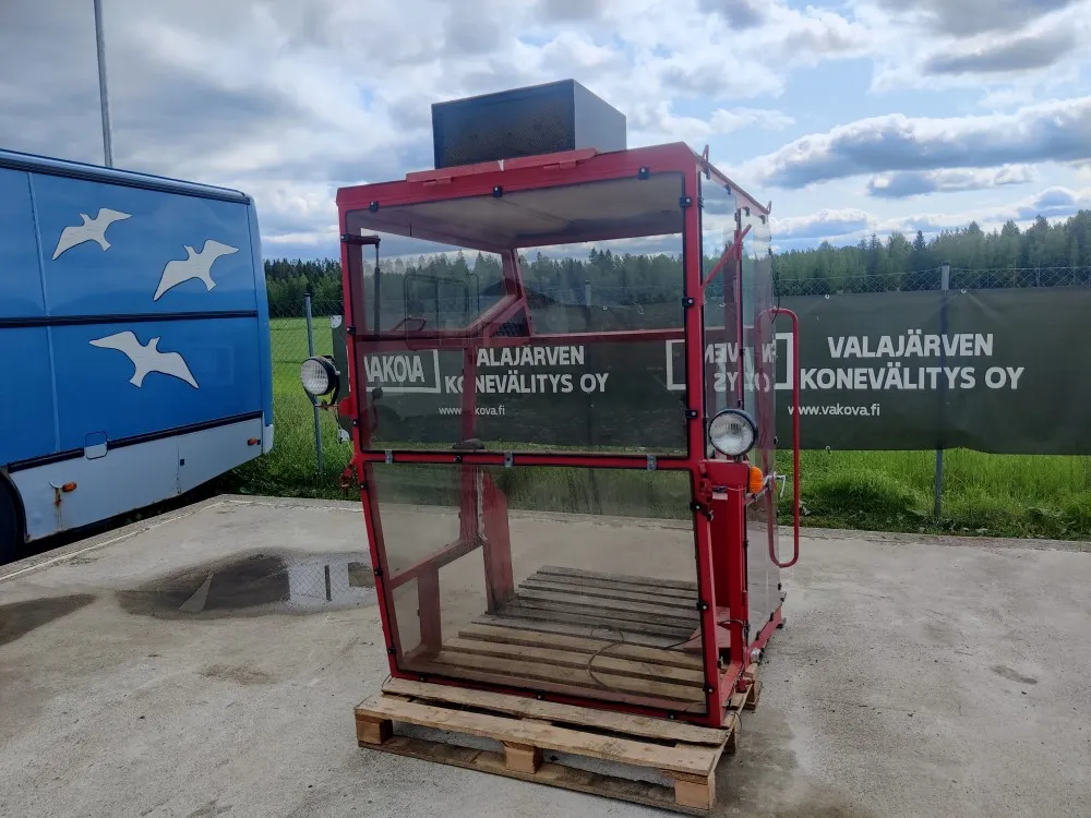 Sampo 410 leikkuupuimurin / hytti, tummennetut lasit